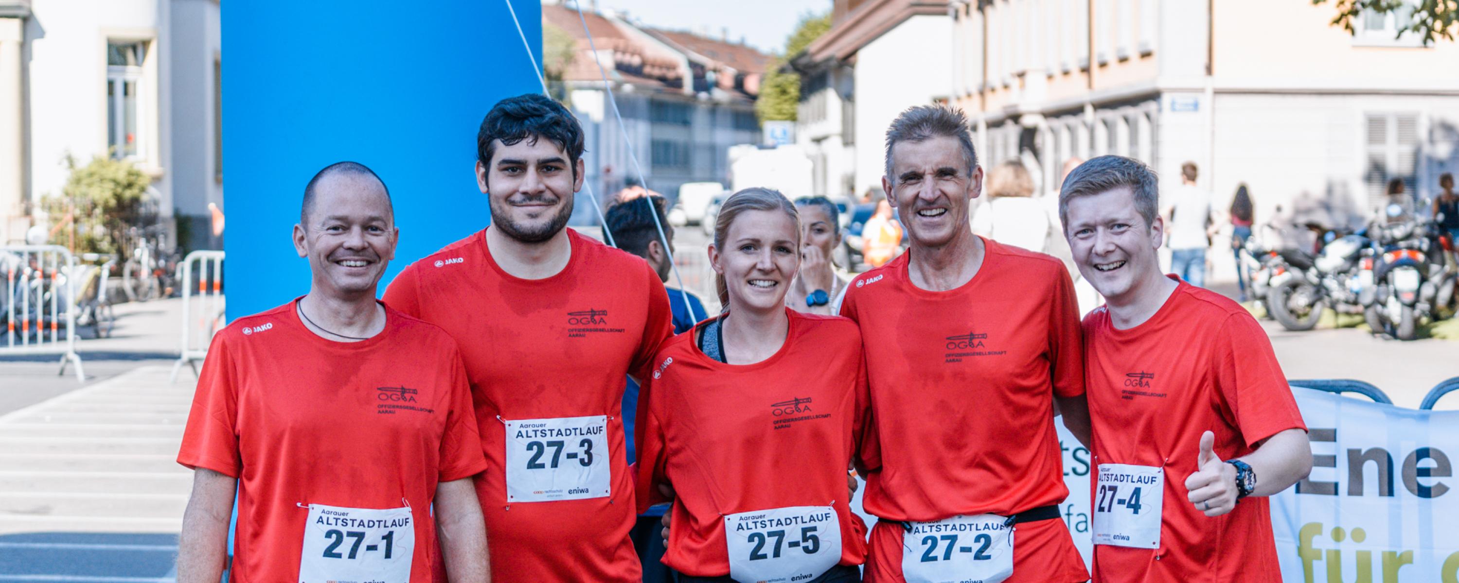 Glückliche Gesichter im Ziel (Bild: Sandro Anderes)