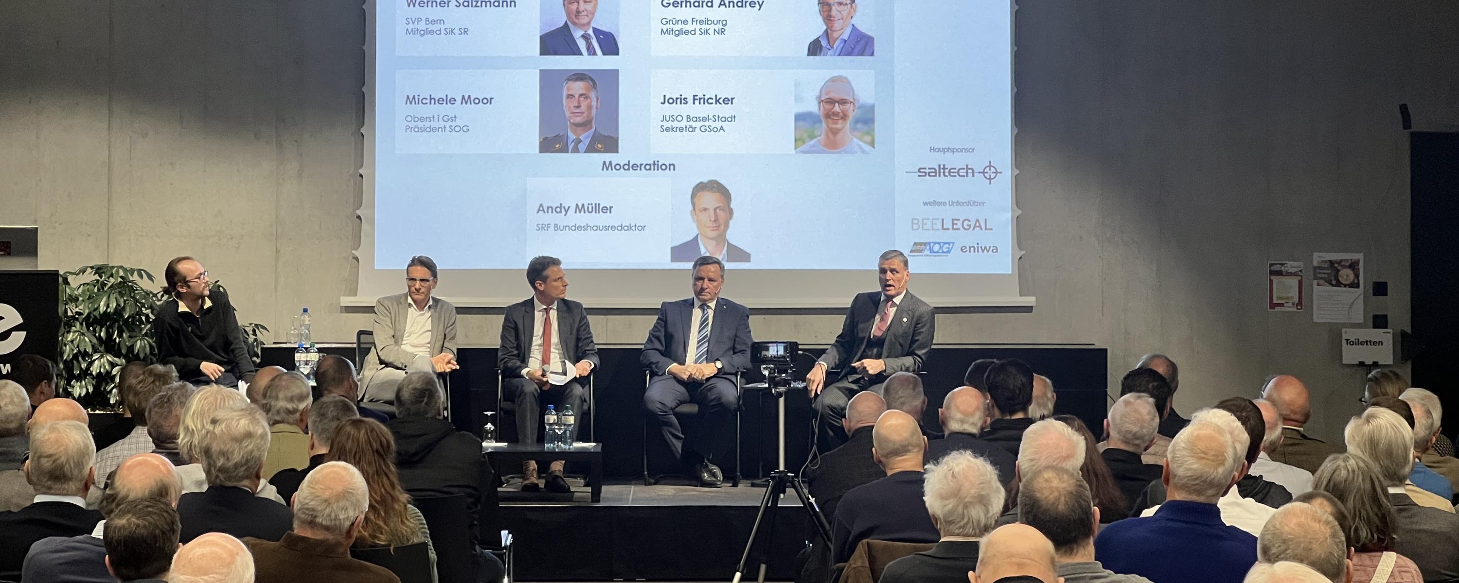 Die Podiumsteilnehmer am SIPOL 2025