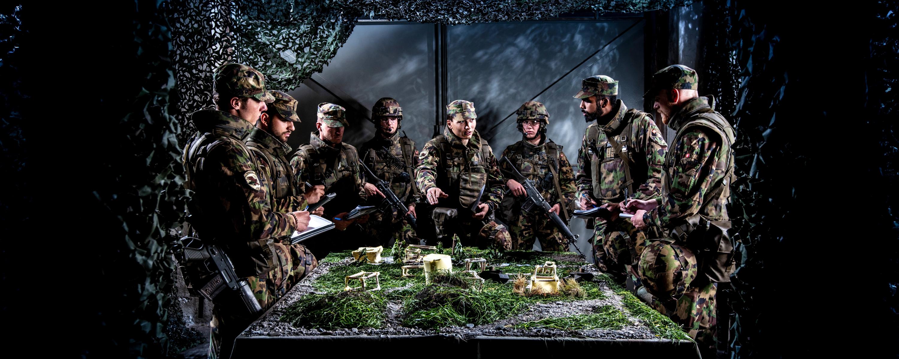 Planungszelt Militär mit Geländemodell